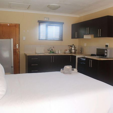 Mbopha Guest House Ulundi 外观 照片