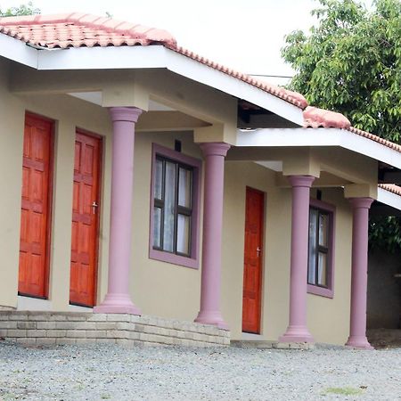 Mbopha Guest House Ulundi 外观 照片