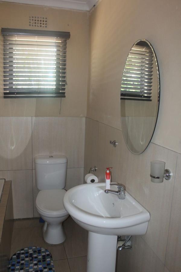 Mbopha Guest House Ulundi 外观 照片